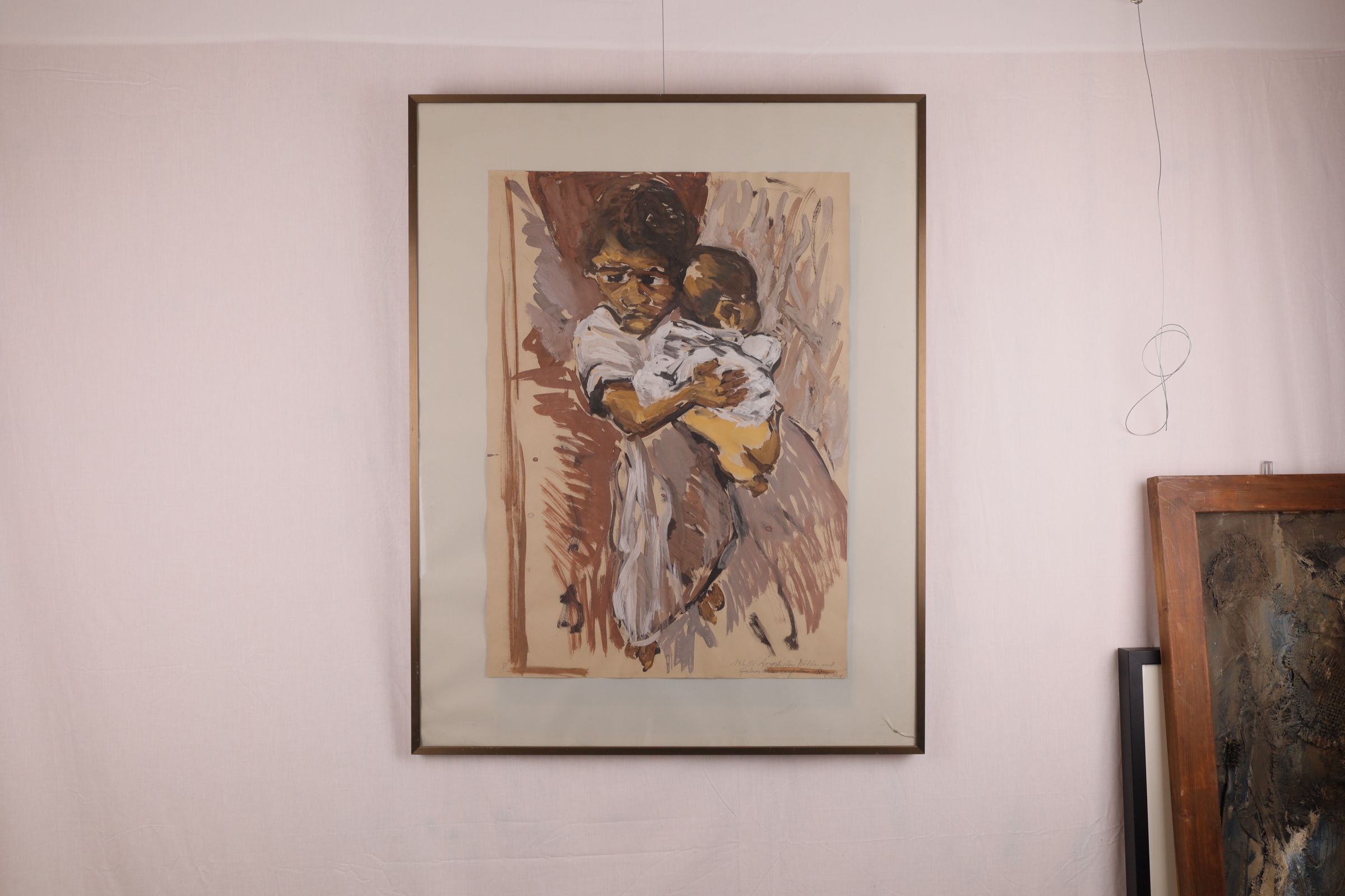 Ägyptisches Mädchen mit Geschwisterchen auf dem Arm